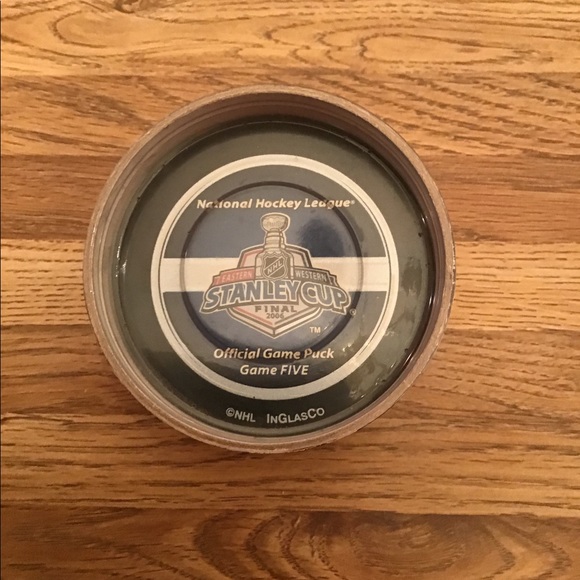 NWT Game 5 Stanley Cup Puck Carolina Hurricanes